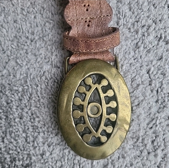 Vintage Avignon Belt Womens Small Brown Leather Perforated Brass Buckle Boho USA - Picture 4 of 9